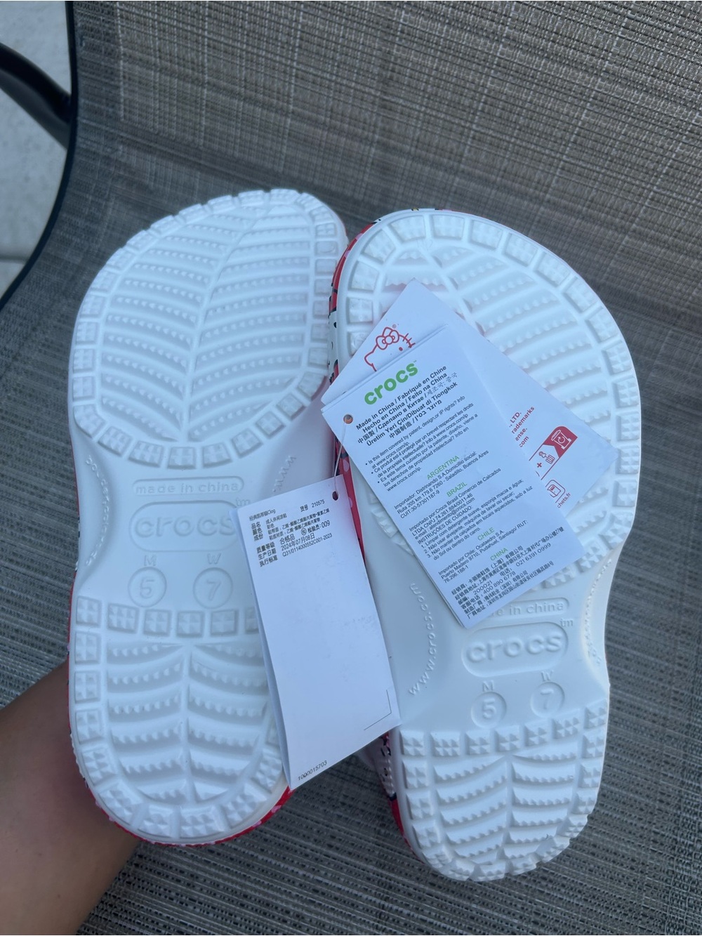 Hello Kitty Crocs red 7 NWT Big Hello Kitty Jibbitz! - Picture 2 of 3